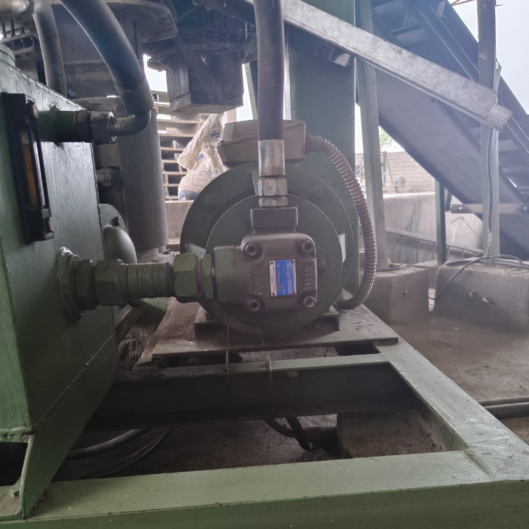 Blue and Gray Modern Cat Fashion t-shirt Instagram Post – 2026-02-27T105916.049