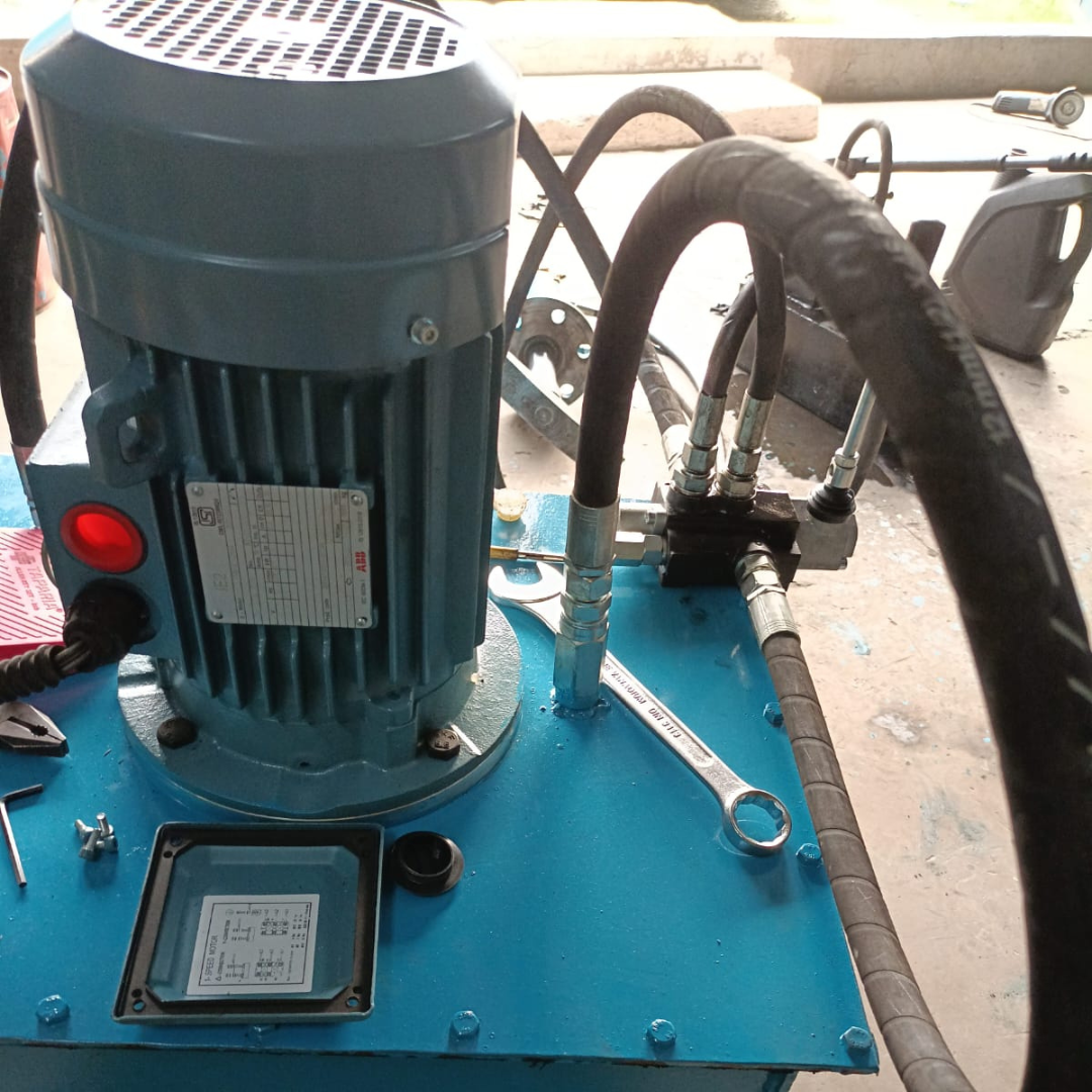 Blue and Gray Modern Cat Fashion t-shirt Instagram Post – 2026-02-27T110302.589