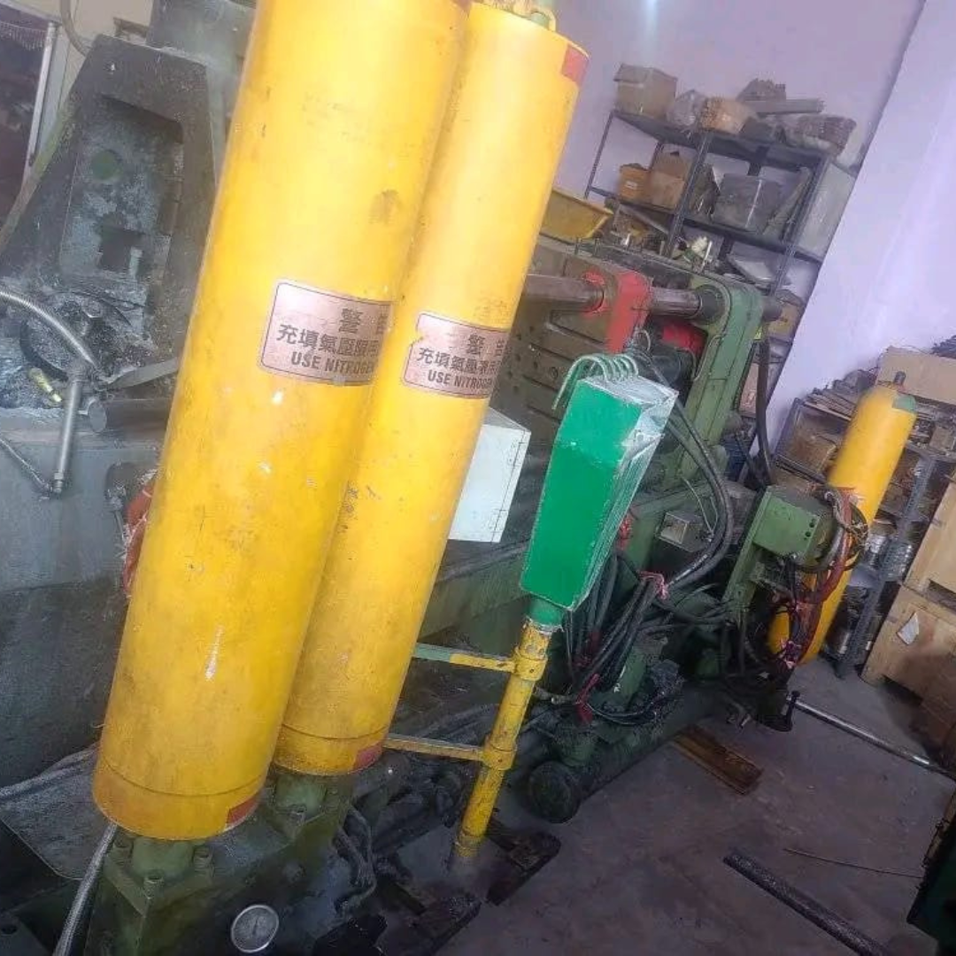 Blue and Gray Modern Cat Fashion t-shirt Instagram Post – 2026-02-27T110410.727